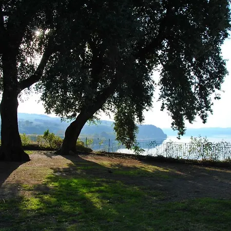Front Lake House, A Step From Rome! Lejlighed