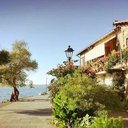 Front Lake House, A Step From Rome! Lejlighed